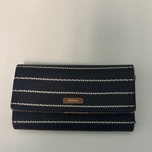 Fossil Logan Leather RFID Black and White Heart Patterned Wallet